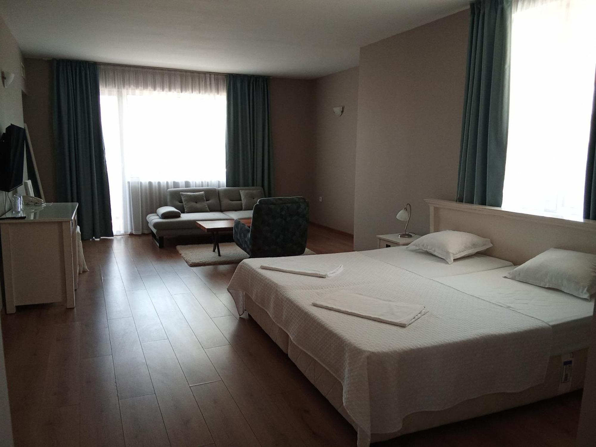 Otel Alekta 3*